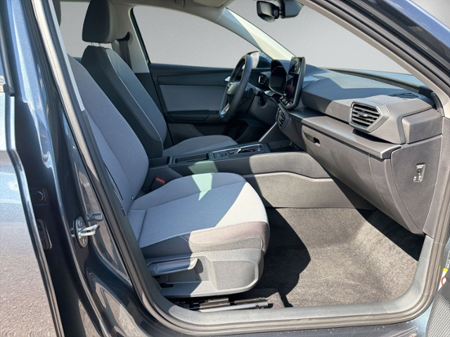 Leon ST 2.0 TDI DSG STYLE AHK+NAVI+KAMERA+ACC+LE