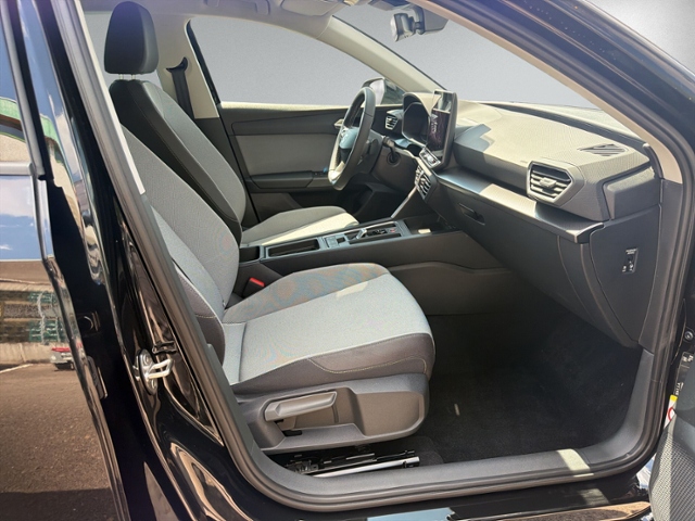 Leon ST 2.0 TDI DSG STYLE AHK+NAVI+KAMERA+ACC+LE