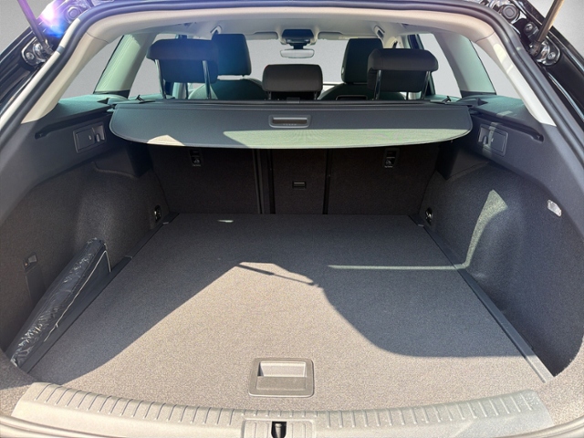 Leon ST 2.0 TDI DSG STYLE AHK+NAVI+KAMERA+ACC+LE