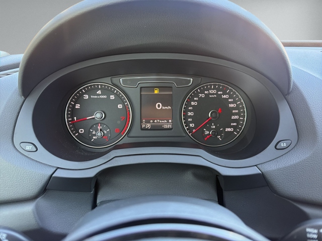 Q3 2.0 TFSI quattro sport XENON+GRA+NAVI.+eHECK+