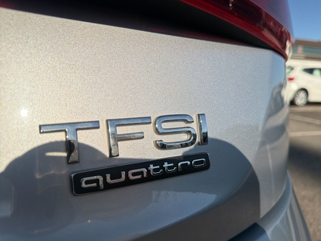 Q3 2.0 TFSI quattro sport XENON+GRA+NAVI.+eHECK+