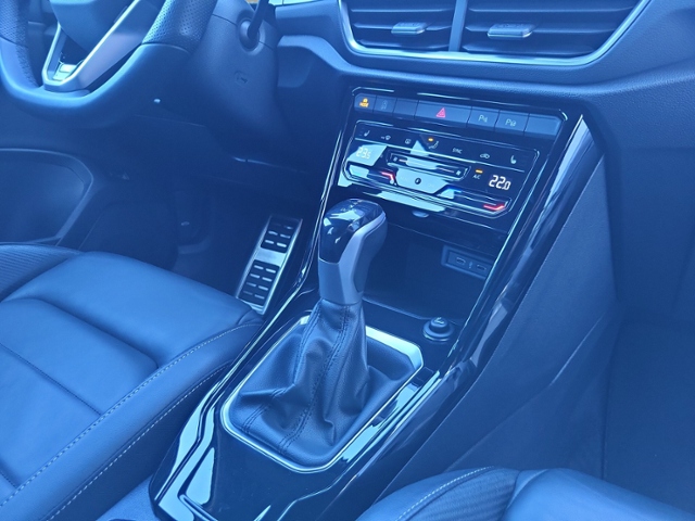 T-Roc 1.5 TSI DSG R-LINE AHK+NAVI+eHECK+RFK+ACC+