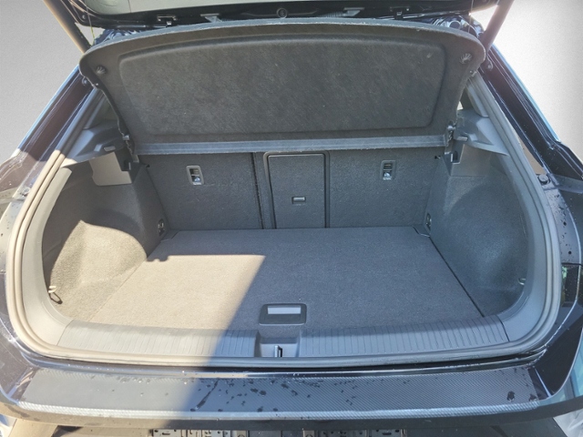 T-Roc 1.5 TSI DSG R-LINE AHK+NAVI+eHECK+RFK+ACC+