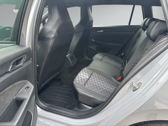 Golf VIII Variant 1.5 TSI R-LINE RFK+NAVI+ACC+SH