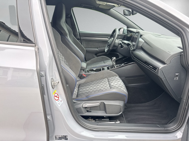 Golf VIII Variant 1.5 TSI R-LINE RFK+NAVI+ACC+SH
