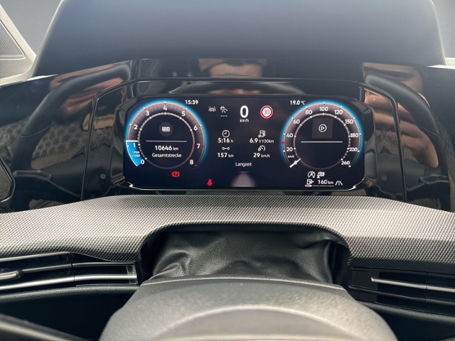 Golf VIII Variant 1.5 TSI R-LINE RFK+NAVI+ACC+SH