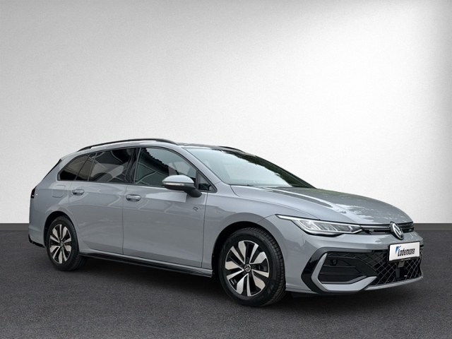 Golf VIII Variant 1.5 TSI R-LINE RFK+NAVI+ACC+SH