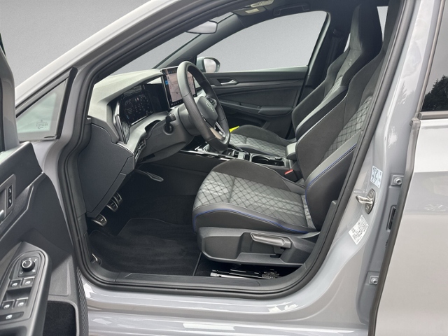 Golf VIII Variant 1.5 TSI R-LINE RFK+NAVI+ACC+SH