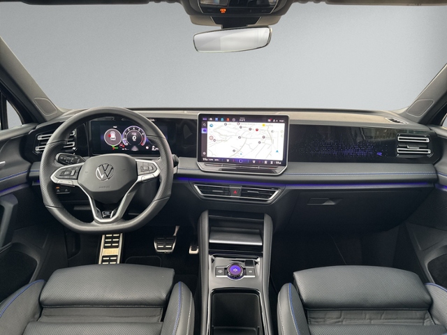 Tiguan 1.5 eTSI DSG R-LINE PANO+AHK+360+IQ.LIGHT