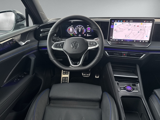 Tiguan 1.5 eTSI DSG R-LINE PANO+AHK+360+IQ.LIGHT