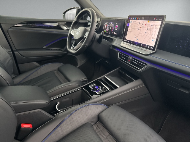 Tiguan 1.5 eTSI DSG R-LINE PANO+AHK+360+IQ.LIGHT