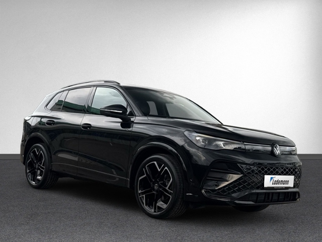 Tiguan 1.5 eTSI DSG R-LINE PANO+AHK+360+IQ.LIGHT