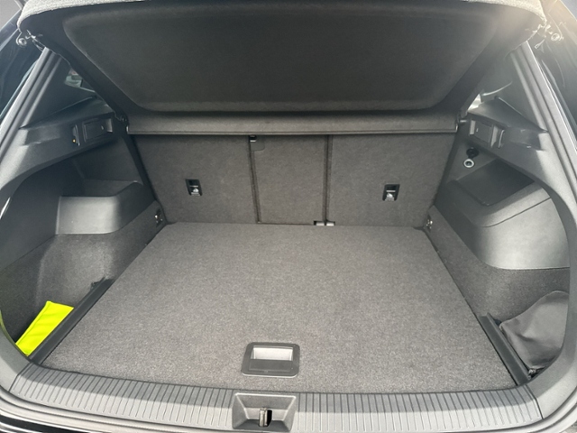 Tiguan 1.5 eTSI DSG R-LINE PANO+AHK+360+IQ.LIGHT