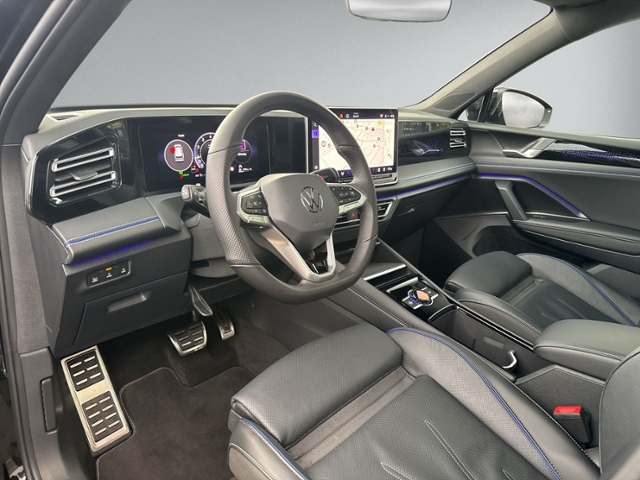 Tiguan 1.5 eTSI DSG R-LINE PANO+AHK+360+IQ.LIGHT