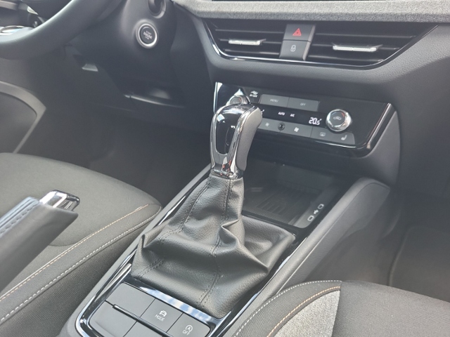 Kamiq 1.0 TSI DSG TOUR LED+NAVI+RFK+behz.WSS+ACC