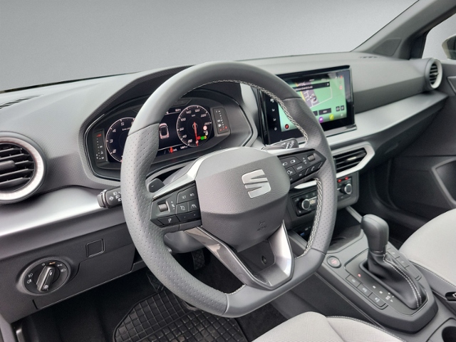 Arona 1.5 TSI FR DSG AHK+RFK+NAVI+ACC+LED+KEYLES
