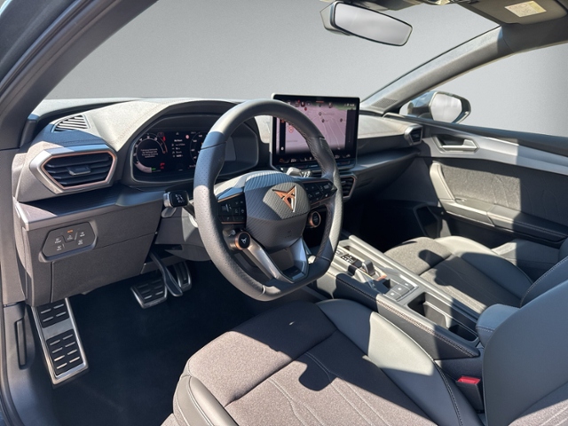 Leon 1.5 eTSI DSG KAMERA+NAVI+LED+ACC+KEYLESS+SH
