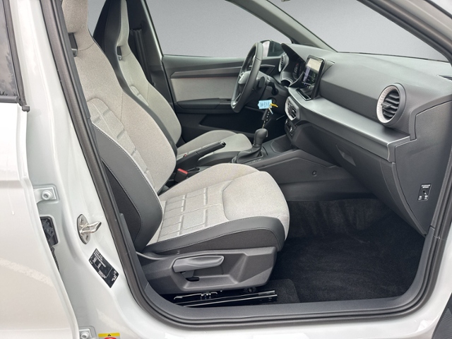 Arona 1.0 TSI FR DSG AHK+ACC+NAVI+LED+KAMERA+SHZ