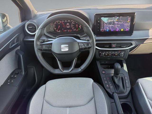 Arona 1.5 TSI FR DSG AHK+RFK+NAVI+ACC+LED+KEYLES