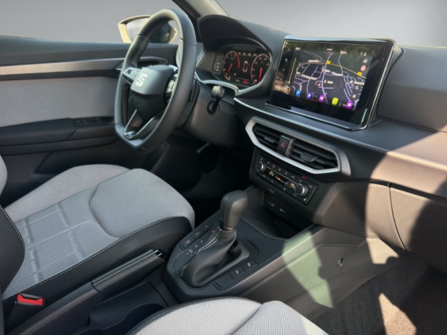 Arona 1.5 TSI FR DSG AHK+RFK+NAVI+ACC+LED+KEYLES