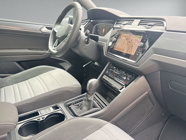 Touran 1.5 TSI DSG R-LINE 7-SITZE+PANO+RFK+NAVI+