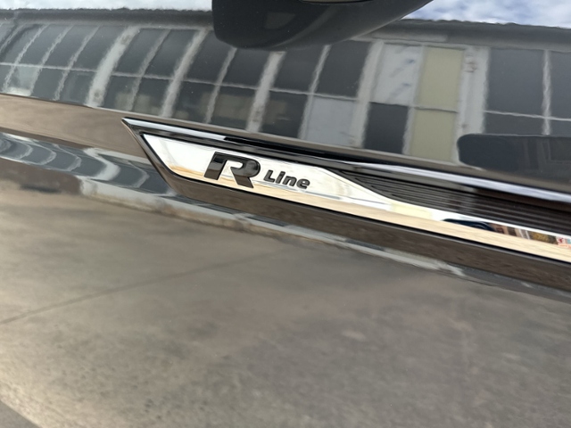Touran 1.5 TSI DSG R-LINE 7-SITZE+PANO+RFK+NAVI+