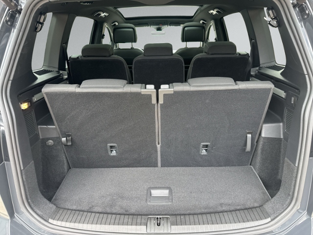 Touran 1.5 TSI DSG R-LINE 7-SITZE+PANO+RFK+NAVI+