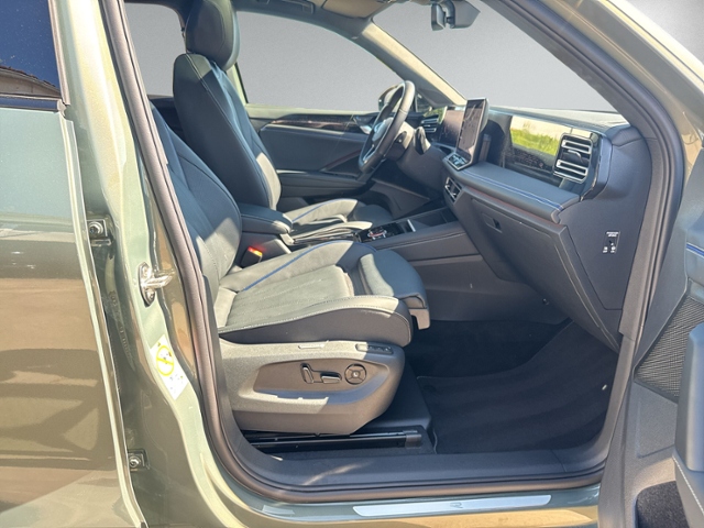 Tiguan 1.5 eTSI DSG R-LINE PANO+360°+LEDER+IQ.LI