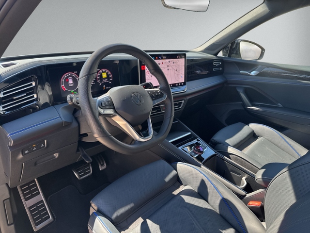 Tiguan 1.5 eTSI DSG R-LINE PANO+360°+LEDER+IQ.LI