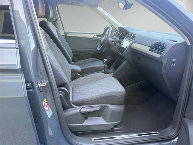 Tiguan 1.5 TSI MOVE NAVI+IQ.LIGHT+RFK+ACC+KEYLES