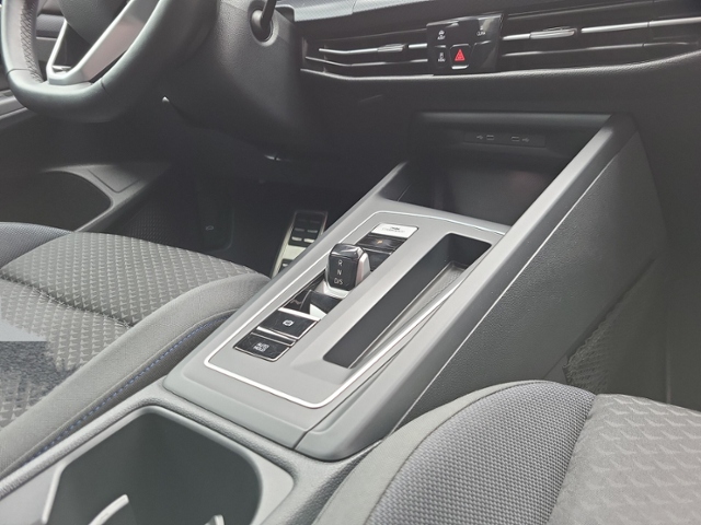 Golf VIII 1.5 eTSI DSG AHK+NAVI+ACC+LED+RFK+SIHZ
