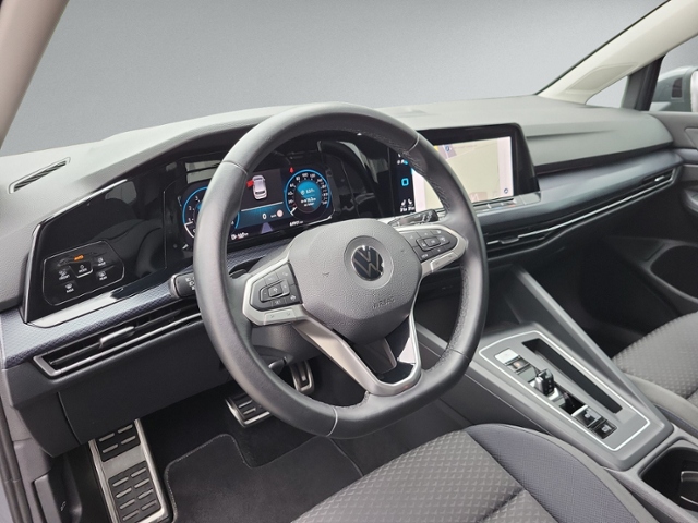 Golf VIII 1.5 eTSI DSG AHK+NAVI+ACC+LED+RFK+SIHZ