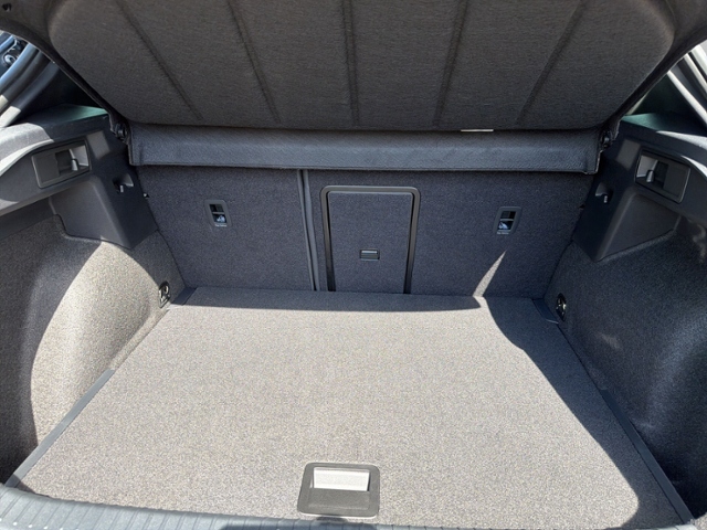 Formentor 1.5 eTSI DSG AHK+NAVI+RFK+ACC+KEYLESS+
