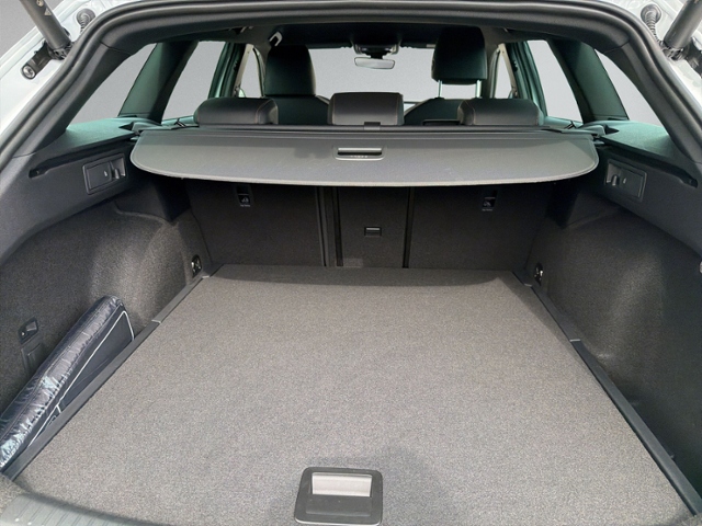 Leon ST 1.5 eTSI DSG AHK+NAVI+RFK+ACC+eHECK+LED+
