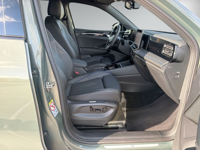 Tiguan 1.5 eTSI DSG R-LINE PANO+360°+LEDER+IQ.LI