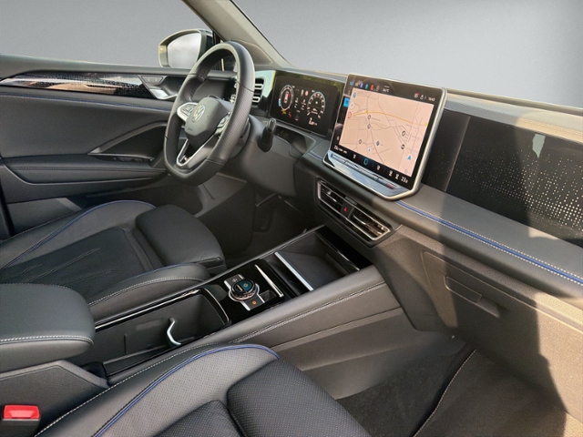 Tiguan 1.5 eTSI DSG R-LINE PANO+360°+LEDER+IQ.LI