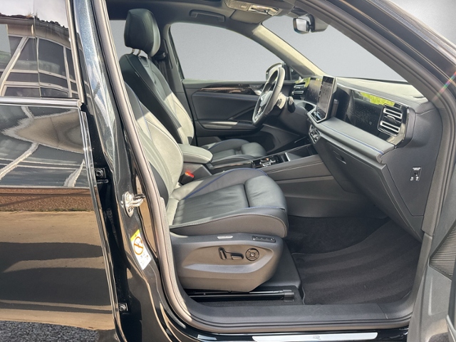 Tiguan 1.5 eTSI DSG R-LINE PANO+360°+LEDER+IQ.LI