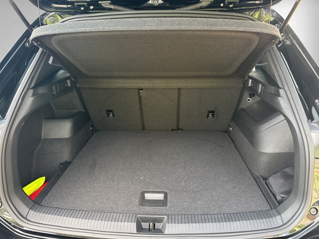 Tiguan 1.5 eTSI DSG R-LINE PANO+360°+LEDER+IQ.LI