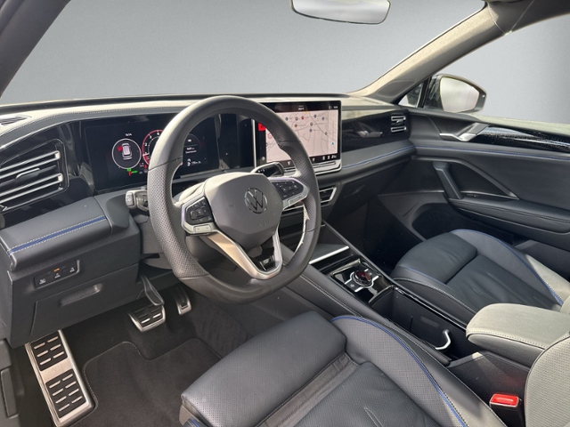 Tiguan 1.5 eTSI DSG R-LINE PANO+360°+LEDER+IQ.LI