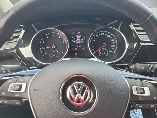 Touran 1.4 TSI HIGHLINE LED+NAVI+AHK+KAMERA+ACC