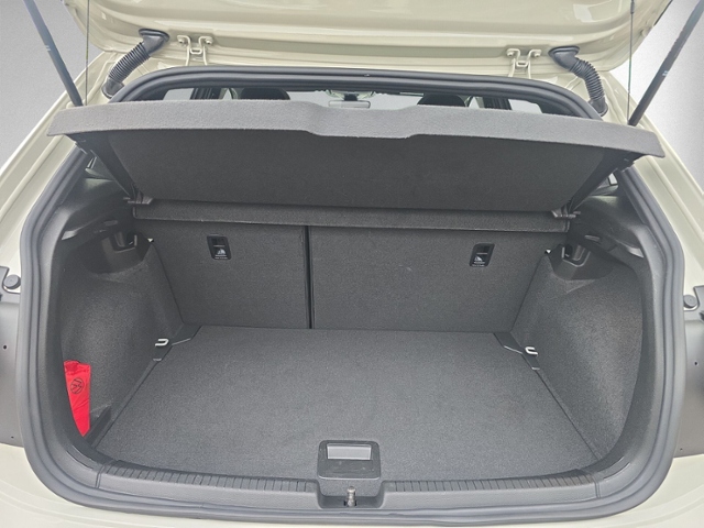 Polo 1.0 TSI DSG R-LINE PANO+IQ.LIGHT+RFK+ACC+SH