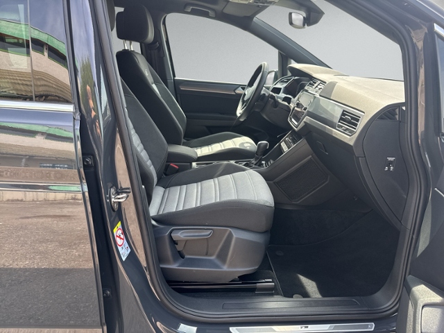 Touran 1.5 TSI DSG R-LINE 7-SITZE+PANO+RFK+NAVI+