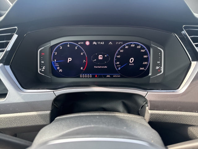 Touran 1.5 TSI DSG R-LINE 7-SITZE+PANO+RFK+NAVI+