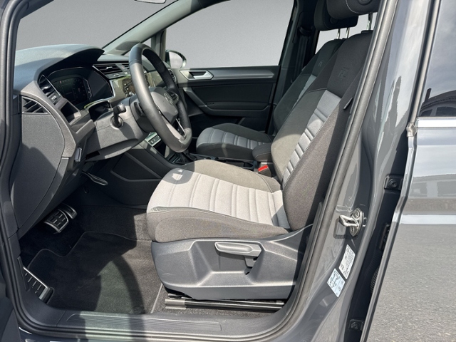 Touran 1.5 TSI DSG R-LINE 7-SITZE+PANO+RFK+NAVI+
