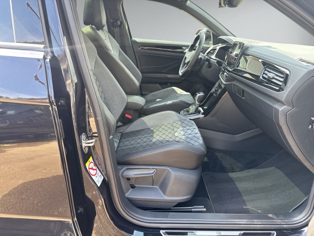 T-Roc 1.5 TSI DSG R-LINE PANO+IQ.LIGHT+RFK+NAVI+