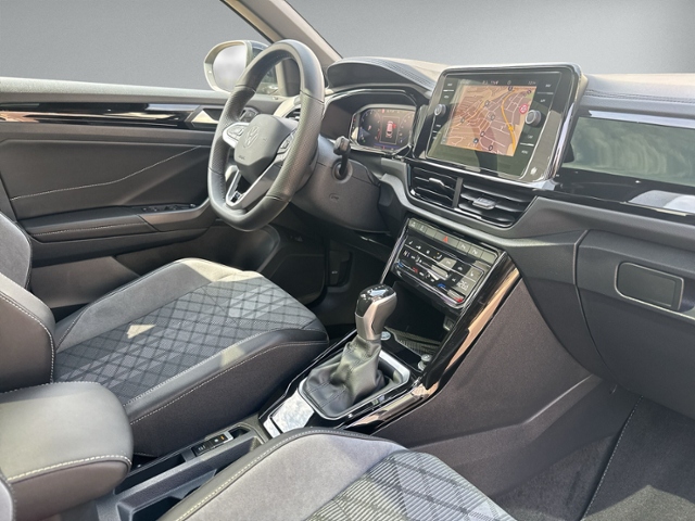 T-Roc 1.5 TSI DSG R-LINE PANO+IQ.LIGHT+RFK+NAVI+