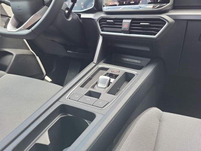 Leon ST 2.0 TDI DSG STYLE AHK+KAMERA+ACC+LED+LMF