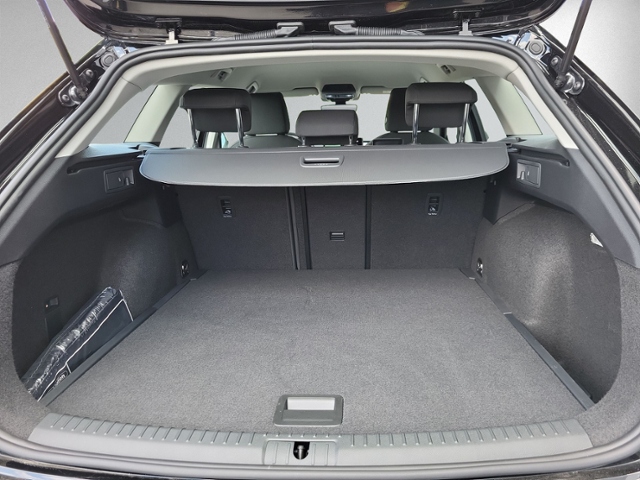 Leon ST 2.0 TDI DSG STYLE AHK+KAMERA+ACC+LED+LMF