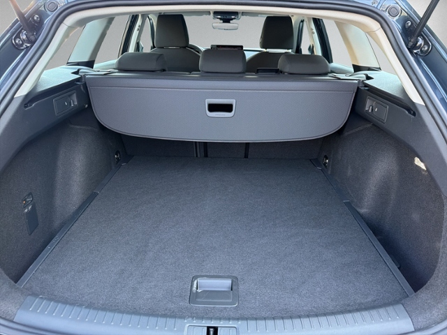 Leon ST 1.5 eTSI DSG STYLE AHK+RFK+NAVI+ACC+LED+