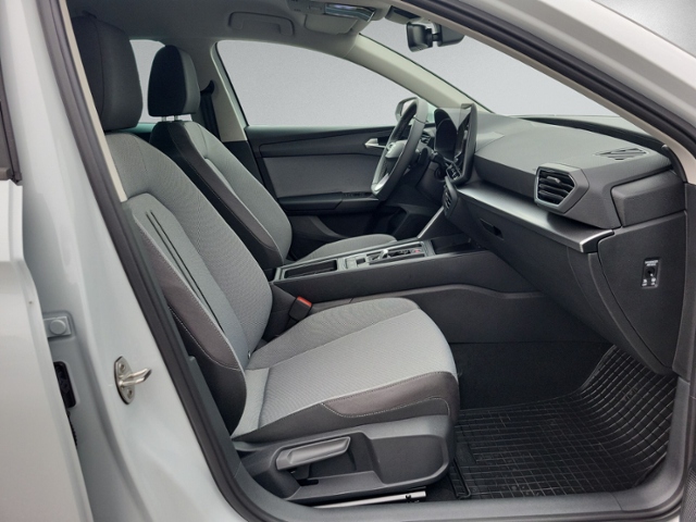 Leon ST 2.0 TDI DSG STYLE AHK+NAVI+KAMERA+ACC+LE